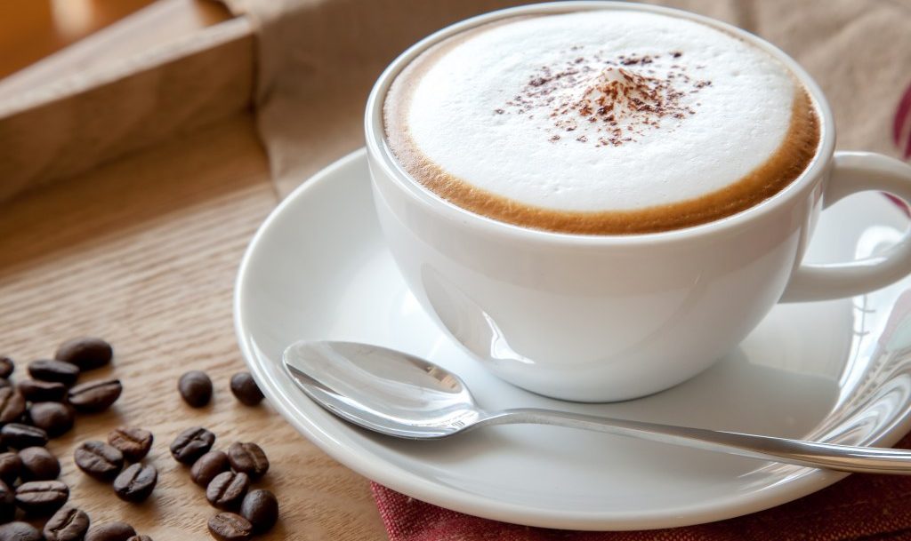 Comment préparer un cappuccino avec un mousseur de lait ?