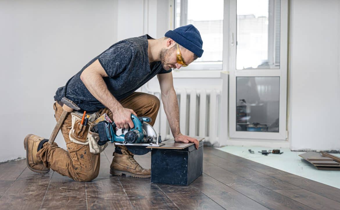 Quels sont les critères à considérer pour acheter une scie électrique ?